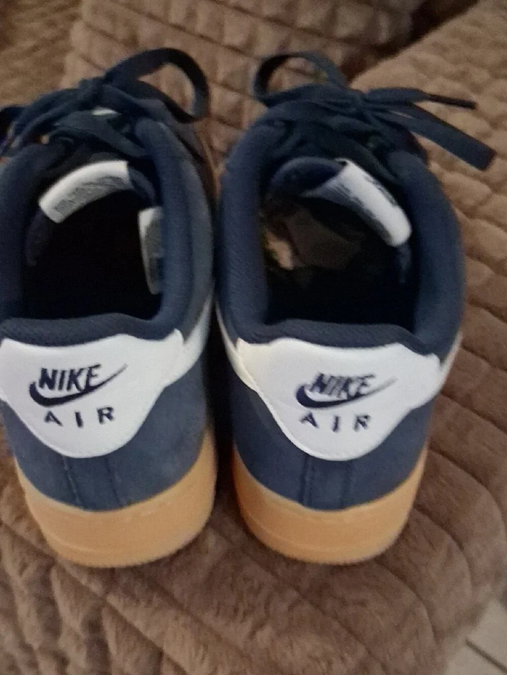 Nike Men's Low-Top Sneakers in Navy with White Swoosh and Gum Sole